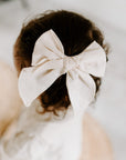 Clay Handmade Linen Bow – A beautifully crafted bow in a warm, earthy clay hue with an alligator clip, perfect for special occasions or daily wear. Made from soft linen and measuring 5.5” x 4.5” for an elegant yet versatile look.